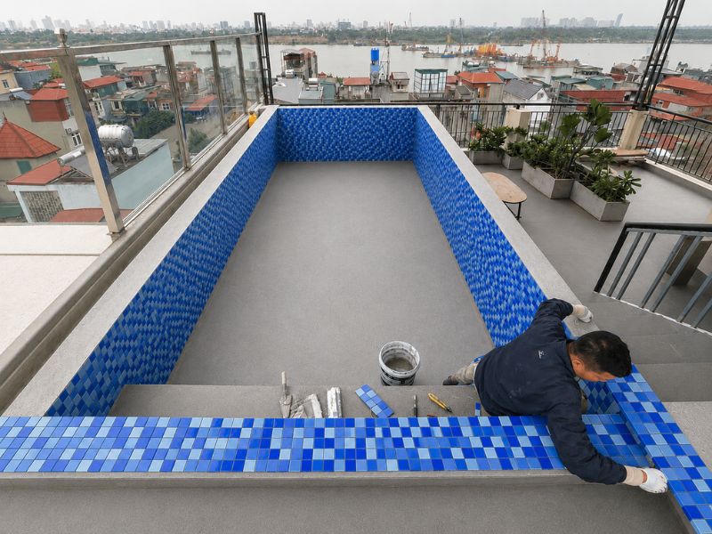 Ốp dán gạch mosaic bể bơi
