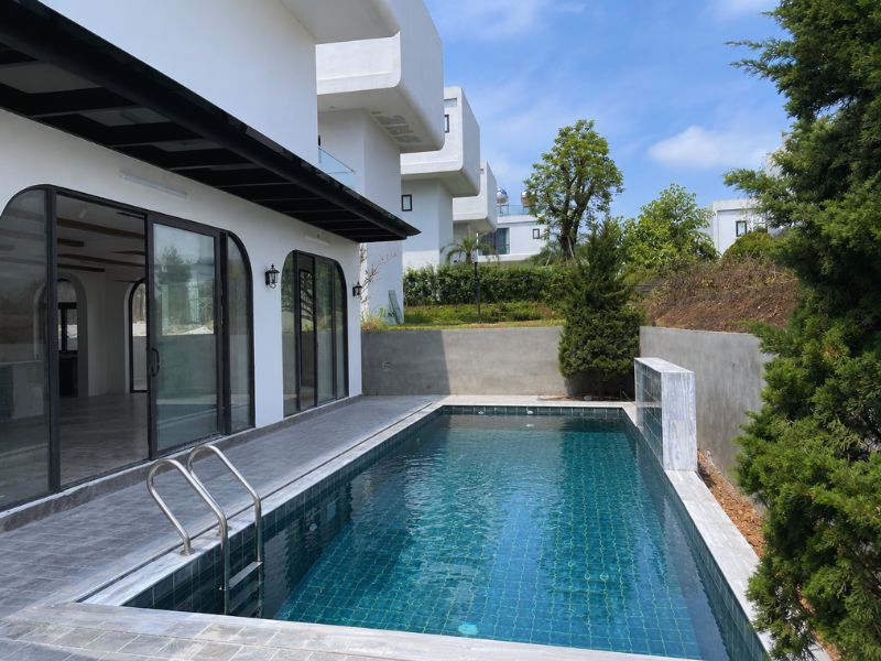Bể bơi villa Legacy hill