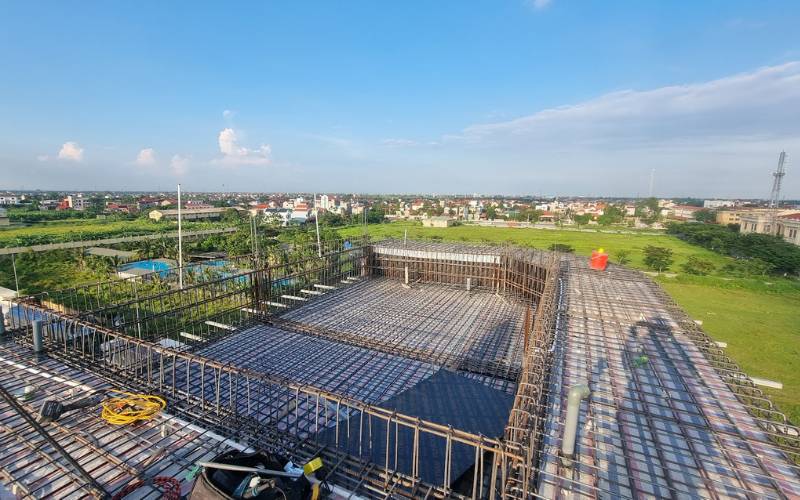 Bể bơi gia đình tại Hưng Yên thi công trên tầng thượng