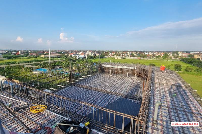 Thi công bể bơi gia đình trọn gói: Báo giá, quy trình và kinh nghiệm thực tế Thi công bể bơi gia đình trên tầng thượng