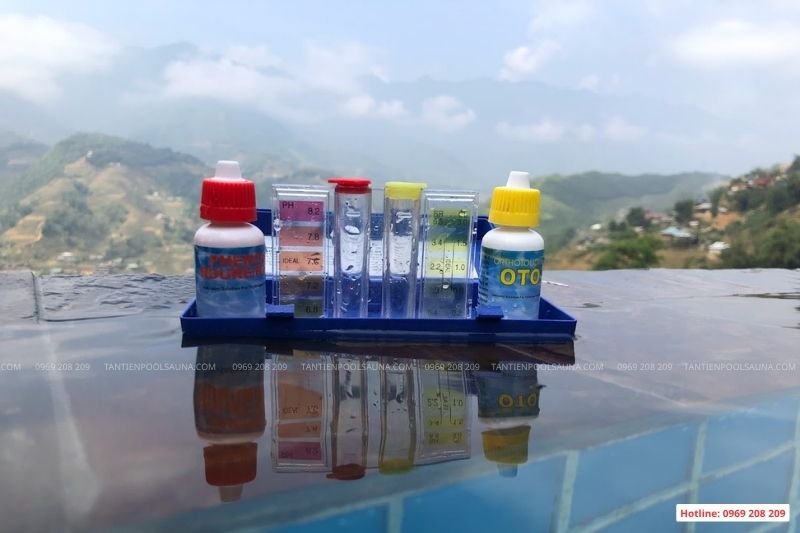 Dụng cụ vệ sinh bể bơi gồm những gì? Hướng dẫn lựa chọn & sử dụng Hộp test nước bể bơi