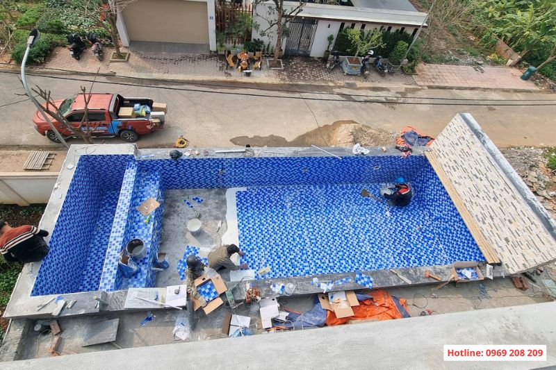 Bể bơi trên sân thượng: Những điều cần biết trước khi thiết kế và thi công Thi công bể bơi trên tầng thượng - Tân Tiến