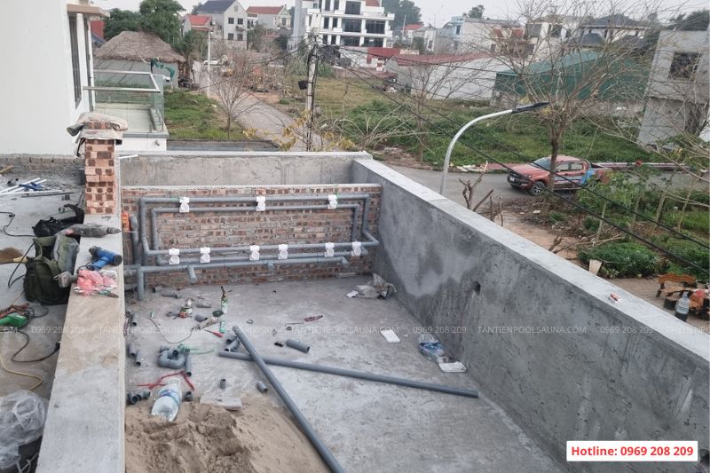Bể bơi trên sân thượng: Những điều cần biết trước khi thiết kế và thi công Thi công bể bơi tầng thượng - Tân Tiến