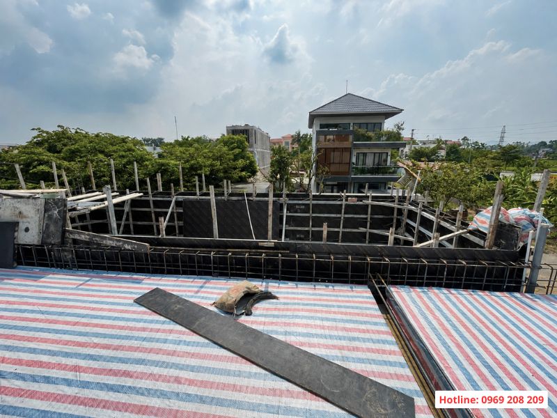 Bể bơi trên sân thượng: Những điều cần biết trước khi thiết kế và thi công Thi công bể bơi trên tầng thượng - Tân Tiến