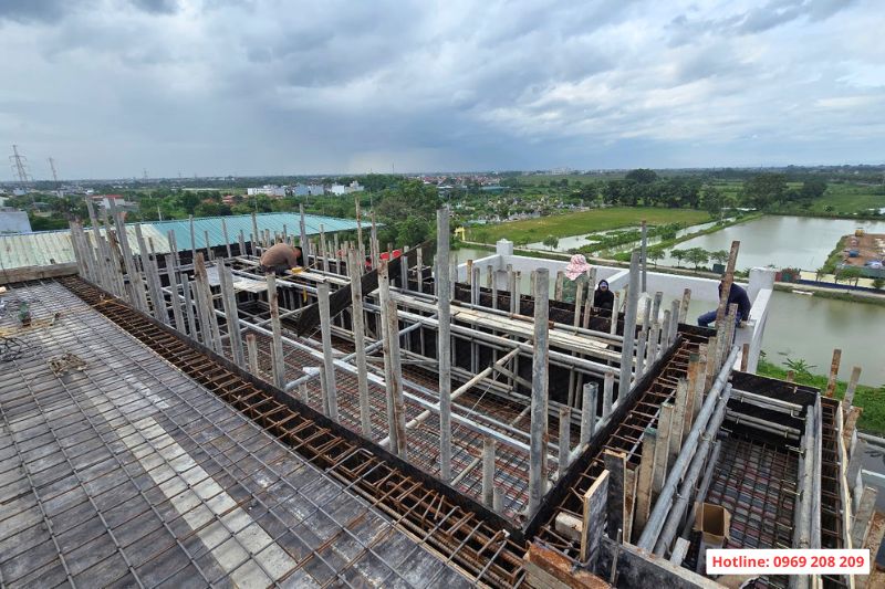 Bể bơi trên sân thượng: Những điều cần biết trước khi thiết kế và thi công Khởi động dự án thi công bể bơi trên tầng thượng tại Hà Đông, HN