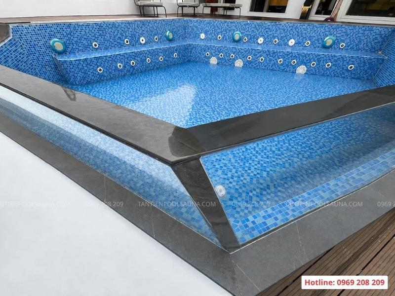 Tấm acrylic trong suốt bể bơi