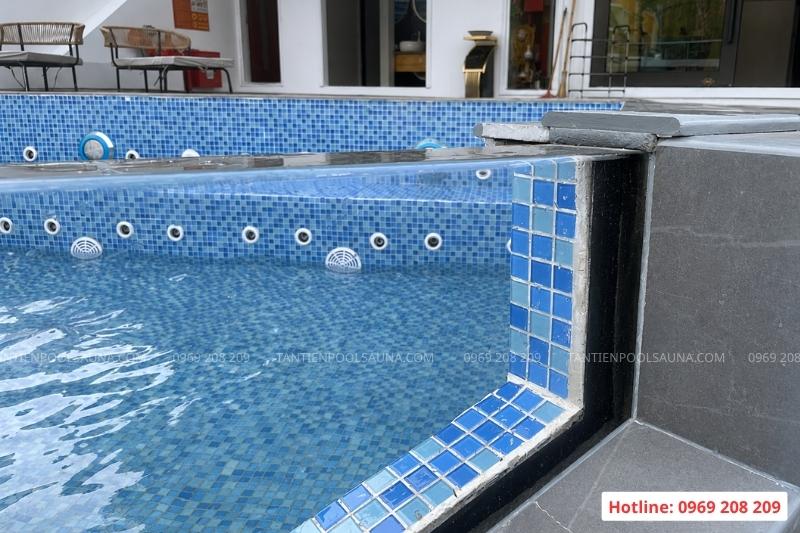 Khe/ hèm kết nối của tấm acrylic với kết cấu bể bơi 