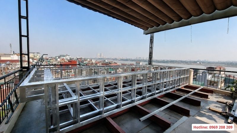 Phần khung thép của bể composite 