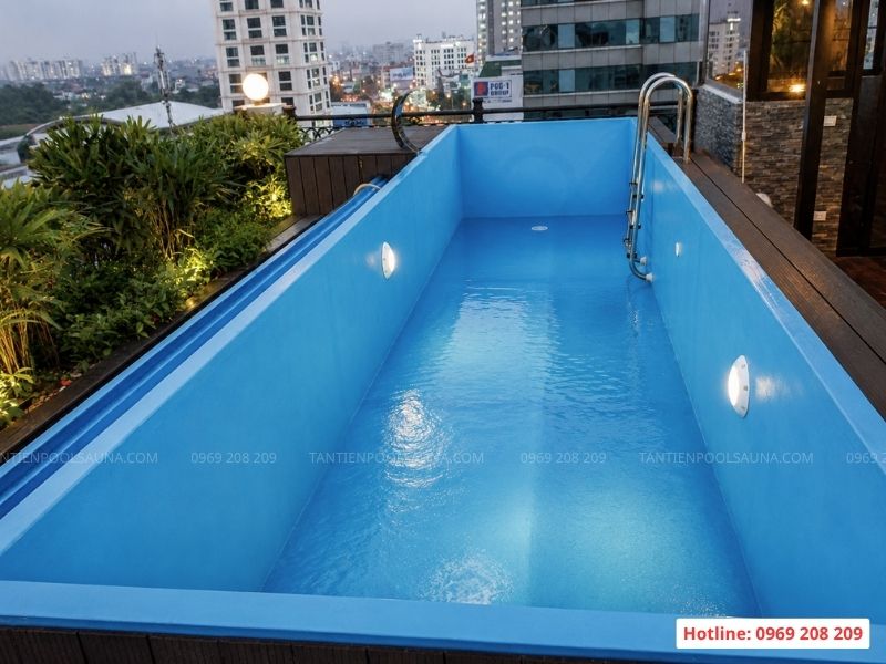 Bể bơi composite gia đình lắp đặt trên tầng thượng