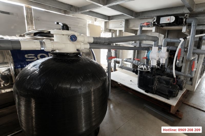 Bể bơi bê tông và bể bơi composite nên chọn loại nào? Phòng máy vận hành bể bơi
