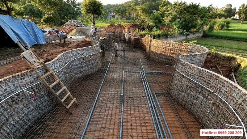 Bể bơi bê tông và bể bơi composite nên chọn loại nào? Đan sát và đặt chờ đường ống bể bơi