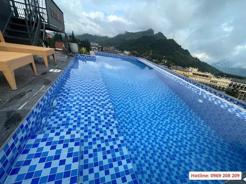 Bể bơi bê tông và bể bơi composite nên chọn loại nào? Bể bơi composite khách sạn Sapa