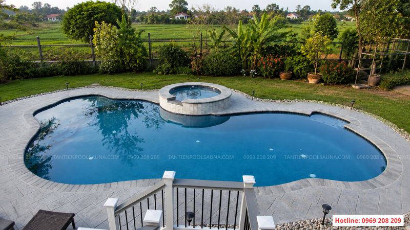 Bể bơi bê tông và bể bơi composite nên chọn loại nào? Bể bơi composite sân vườn lắp đặt âm