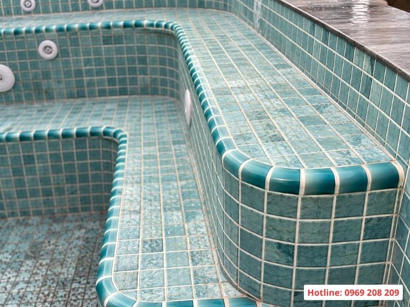 Ốp lát tỉ mỉ với gạch viền bo góc