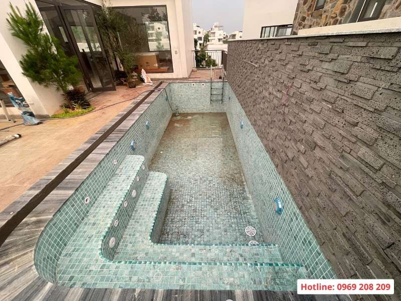 Bể  bơi ốp gạch gốm mosaic cao cấp