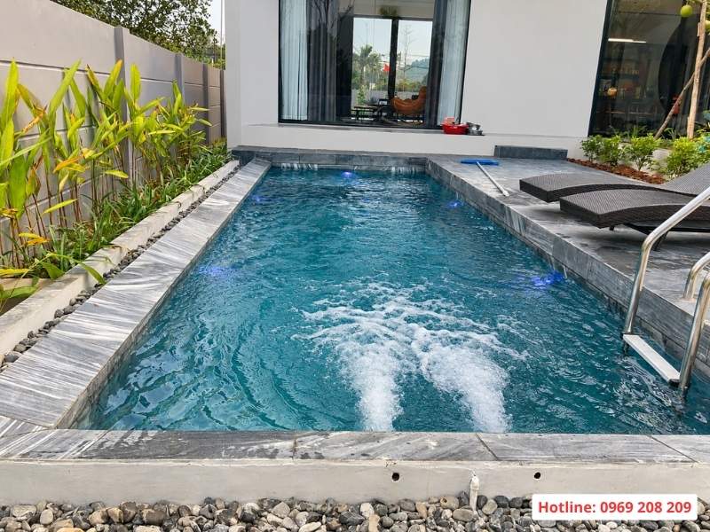 Bể bơi villa sân vườn cho gia đình