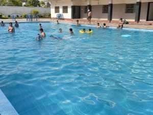 Bể bơi kinh doanh bán vé