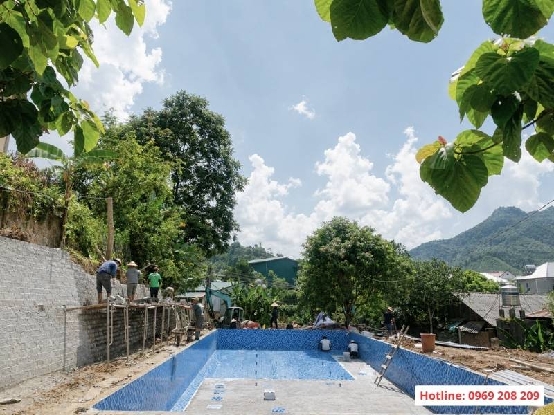 Bể bơi kinh doanh ốp gạch mosaic thuỷ tinh