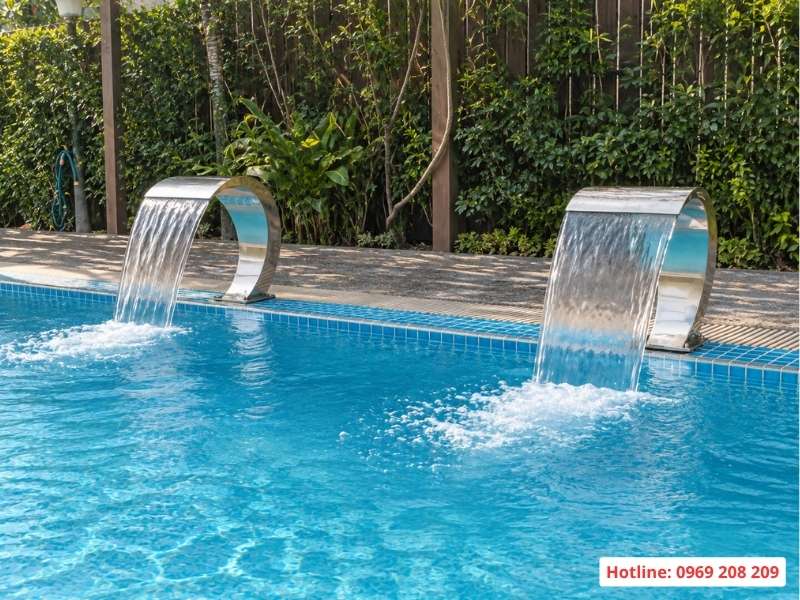 Thác nước inox bể bơi lắp đặt trên bờ