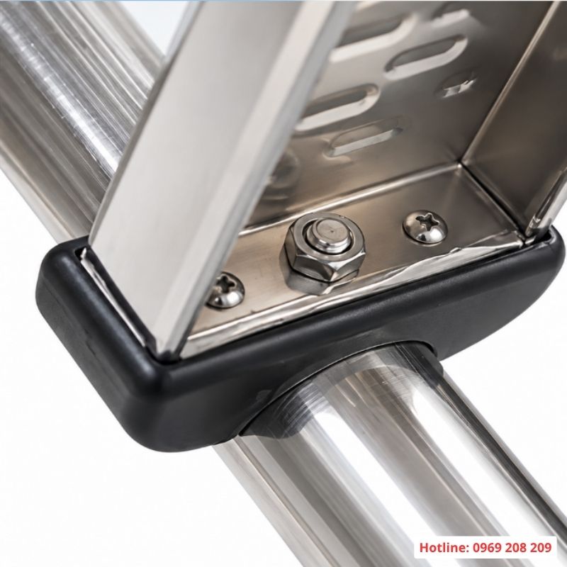 Thang bể bơi 3 bậc SF315 Thang được kết nối chắc chắn