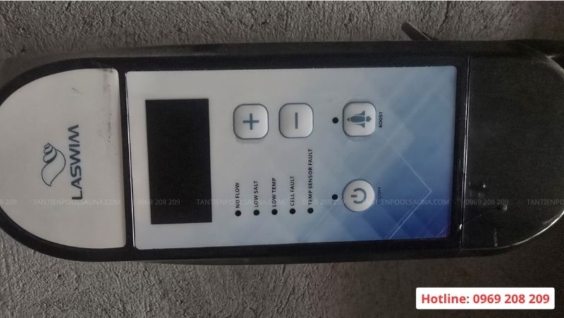 Bộ điện phân muối Laswim EC Pro Màn hình điều khiển của Laswim EC Pro