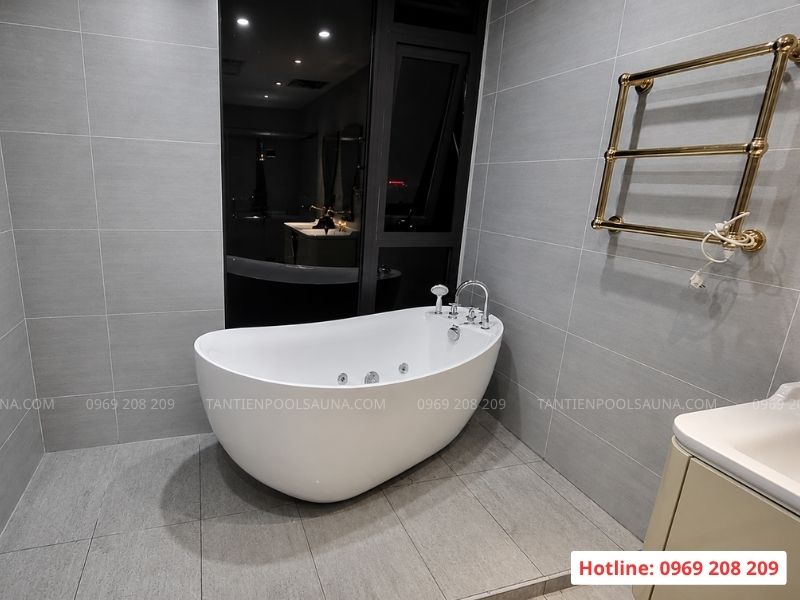 Thi công cabin xông hơi ướt và bồn sục tại Phú Diễn, Hà Nội Bồn sục massage oval