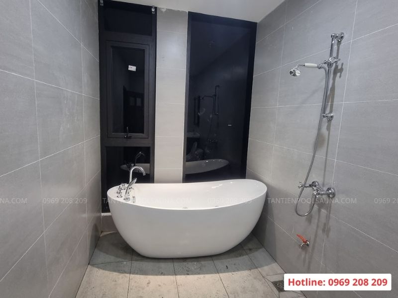 Thi công cabin xông hơi ướt và bồn sục tại Phú Diễn, Hà Nội Bồn tắm oval acrylic
