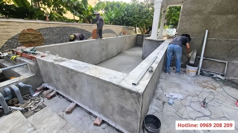 Đổ bê tông bể bơi villa