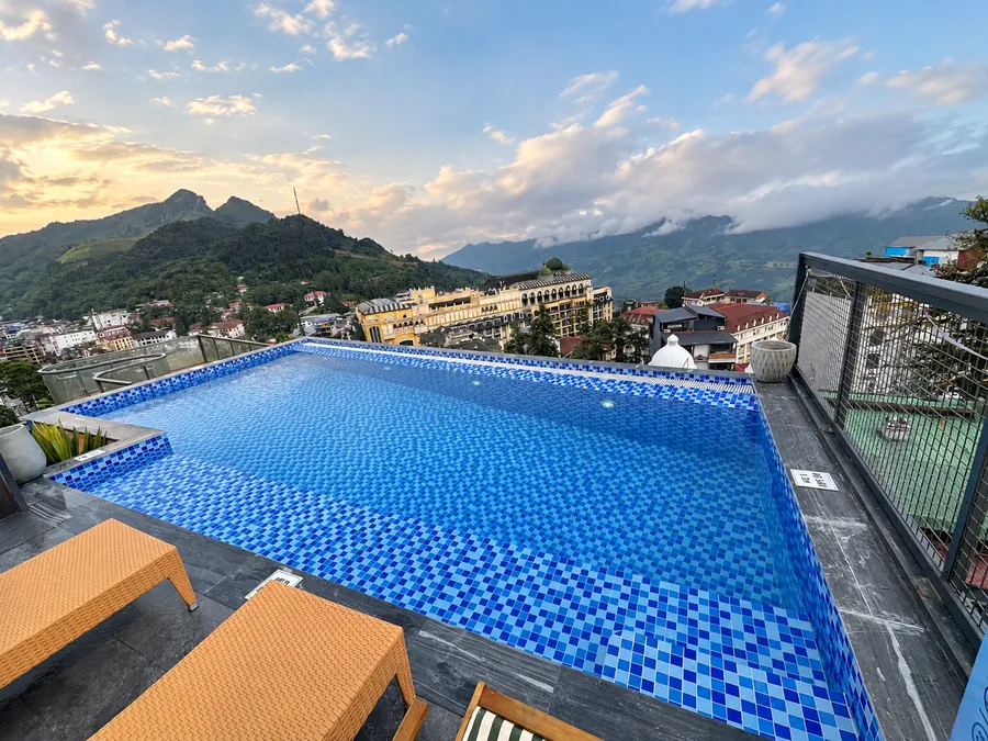 Hoàn thiện bể bơi composite tại Sapa