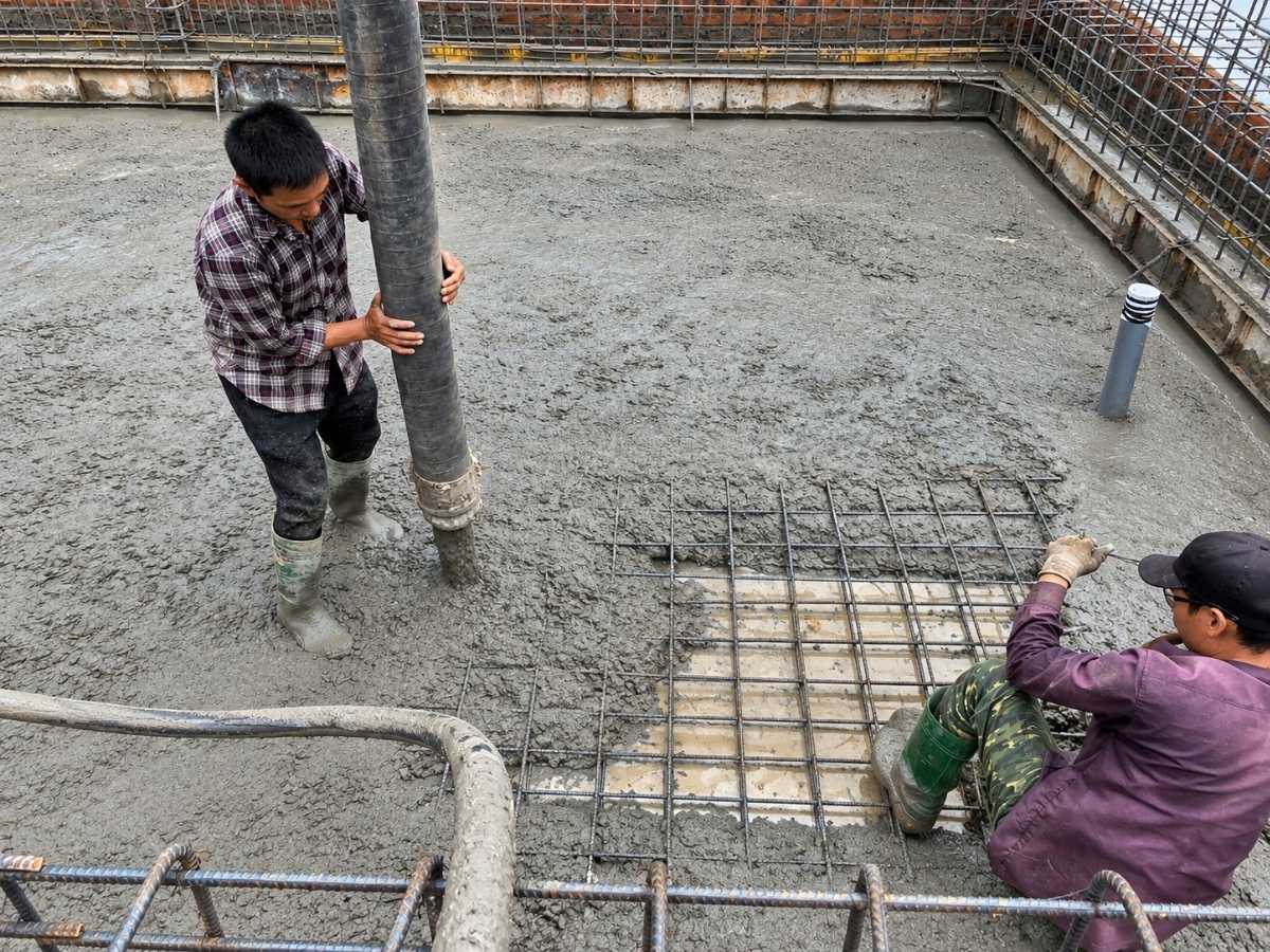 Đổ bê tông bể bơi